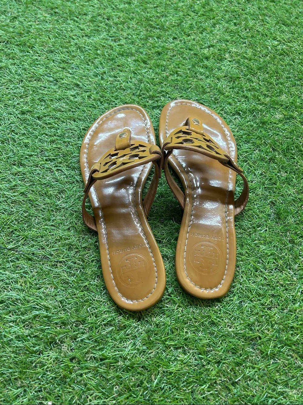 Tory Burch Classic Logo Thong Sandals in Cognac